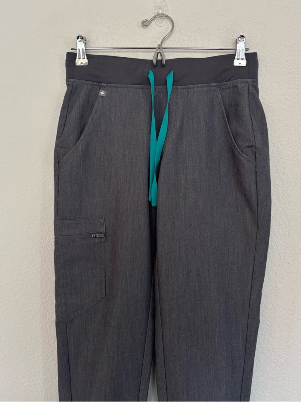 Figs Zamora Jogger Scrub Pants - Picture 2 of 6